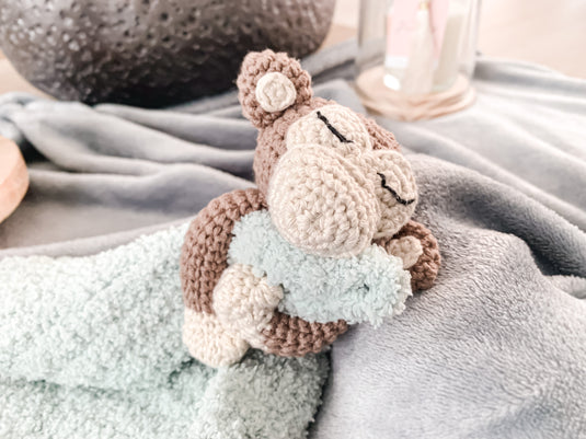 Monkey cuddle cloth